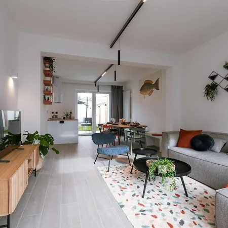 Beautiful Modern Holiday House With Private Garden Сasa de vacaciones