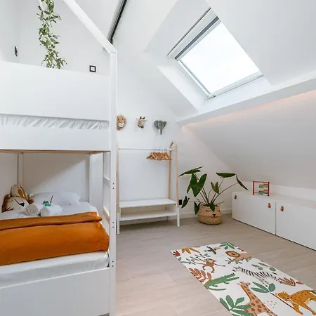 度假居 Beautiful Modern Holiday House With Private Garden
