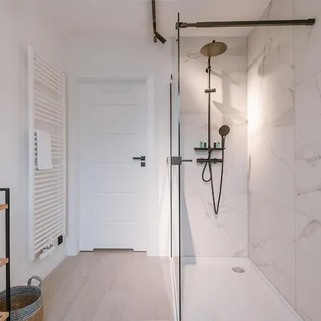 Beautiful Modern Holiday House With Private Garden * 布列登