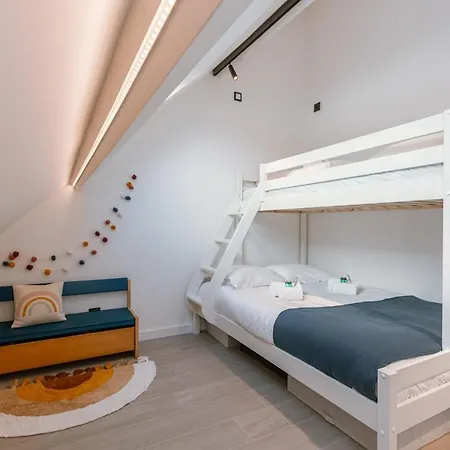 Beautiful Modern Holiday House With Private Garden 度假居 *