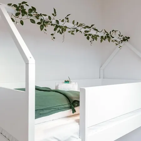 Beautiful Modern Holiday House With Private Garden *