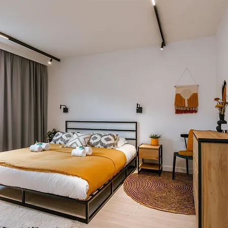 Beautiful Modern Holiday House With Private Garden * 布列登